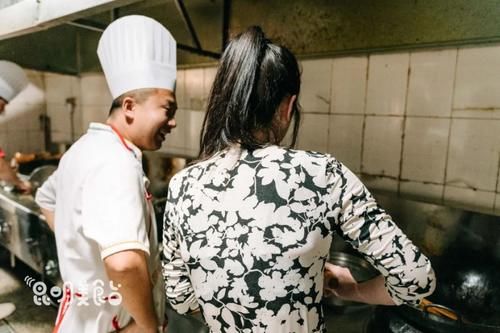 排队|昆明排队三十年老店,15张桌子,“镇店之宝”每天卖半吨