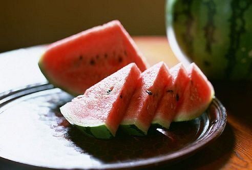  谨记|炎热的夏天到了，解暑当数西瓜，吃的时候要谨记三个“不要”