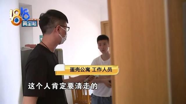 那名男子|光膀子男室友凌晨开了姑娘的门锁,进房后趴在地上,称喝醉了