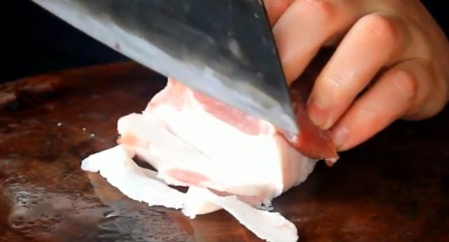  焖饭|大厨教你用豆角做懒人焖饭，简单又美味，看得流口水