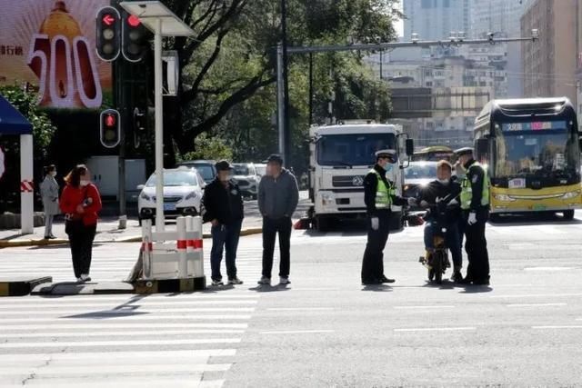 出行|假期出行注意！哈尔滨多名骑单车市民和行人被罚了