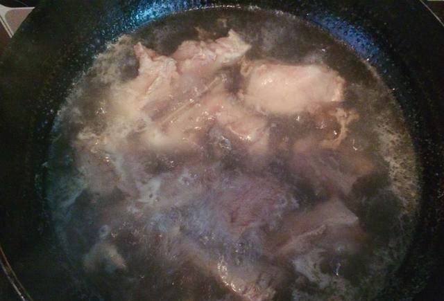 排骨汤|莲藕玉米排骨汤:免去煎炸烹煮炖炖就是一锅的美味补钙汤!