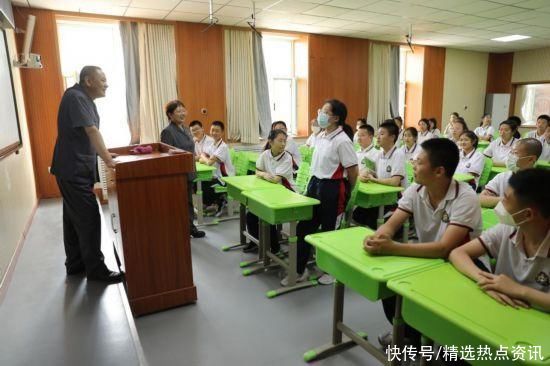 四平市铁东区人民法院：法官为学生送上“法”式甜“典”