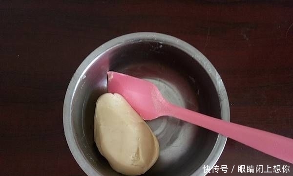  幸福|蛋黄酥，一口都是幸福！