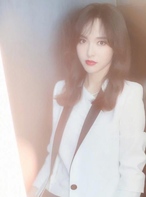 变得|像唐嫣像鞠婧祎就是不像自己，她的脸变得是连林俊杰都认不出