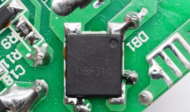  充电|万旅45W快充旅行转换插座拆解，一个便可走遍世界