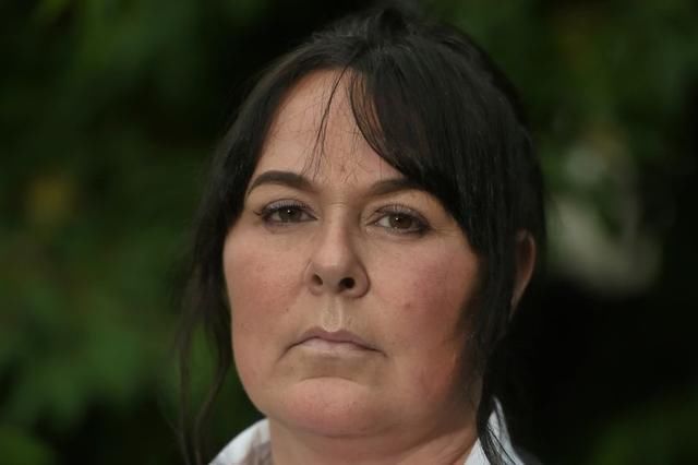 詹姆斯|英国男子向13岁少女发露骨照 妻子认出关键位置特征 称三观被颠覆