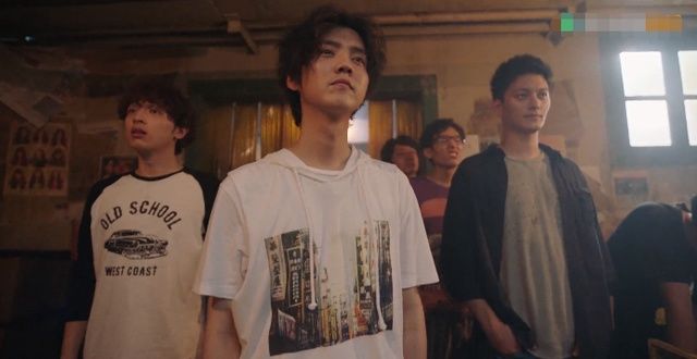  而立|《穿越火线》颠覆自我 步入而立的鹿晗正重新出发