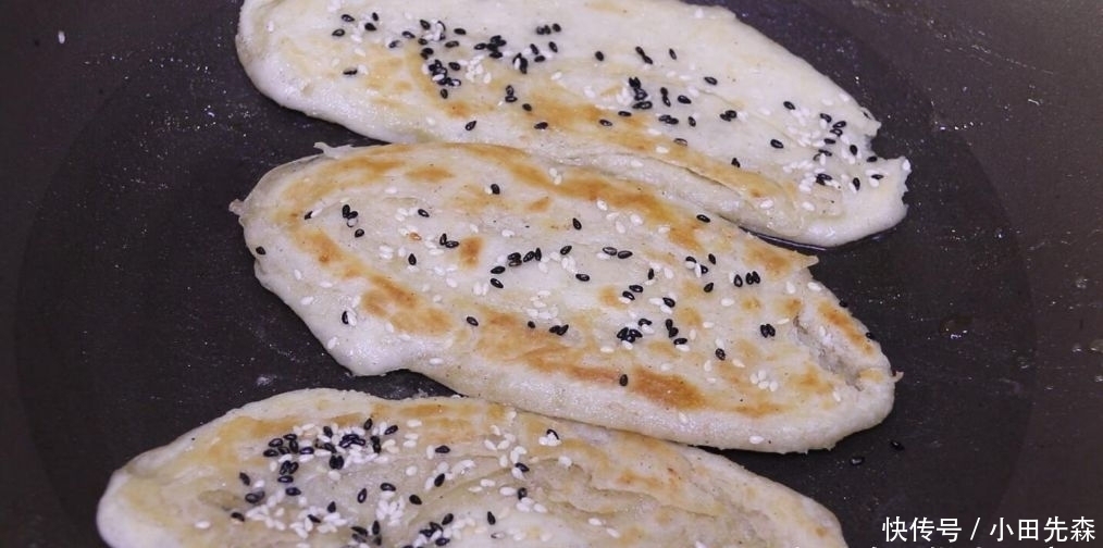 面粉|这是椒盐酥饼的做法,咸香可口,外皮超酥,轻轻一碰就掉渣