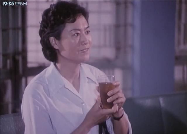  舞台姐妹|谢晋、《小花》导演张铮均用她出演主要角色，今80岁仍活跃影坛