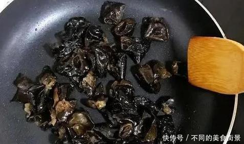  不崩油|炒木耳崩油怎么办学会这三步，炒木耳不崩油还好吃