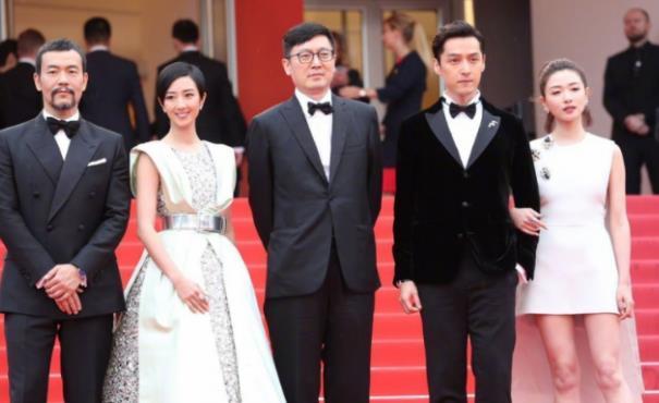 胡歌|多迷人啊,胡歌在红毯上的第一次注册导致了“桃色绯闻”