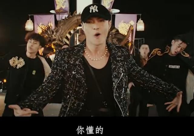  王一博|《这就是街舞》：张艺兴舞蹈得无数好评，王一博却对倒数第一不服