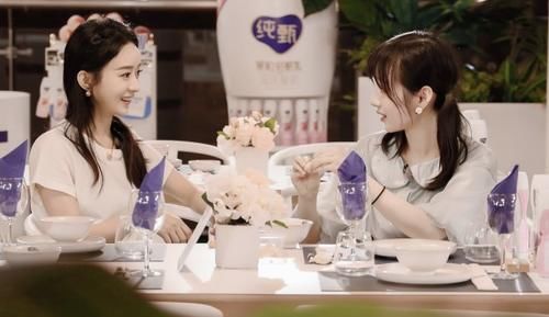  好感度|曾因主持《快本》被骂，现和赵丽颖参加综艺，好感度飙升