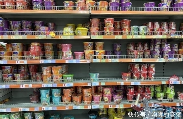 泡面|方便面的面饼上,设有这个“小套路”,程序员难怪总是吃不饱