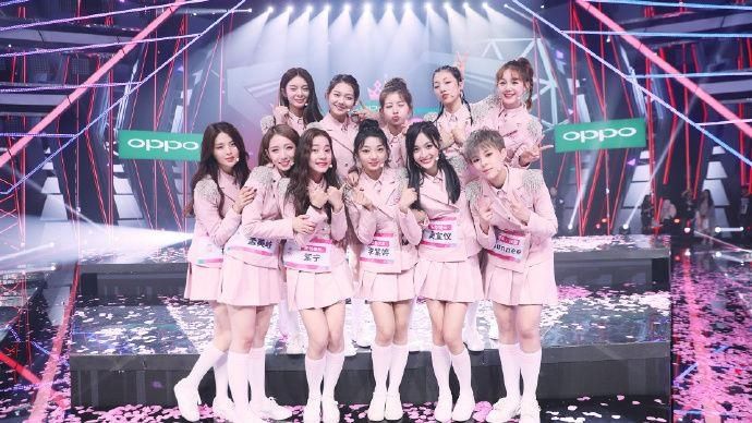  张艺凡|火箭少女都解散了，还要“奶”硬糖少女，师姐表演舞台全员蹭热度