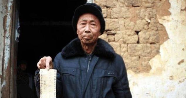 拿出|湖北一农民拿出红军欠条,85年前借了400大洋,如今可换多少钱?