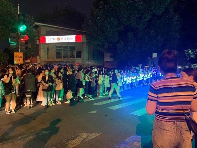  歌会|《琉璃》在杭举办收官云歌会，用歌声告别这个夏天最火的cp