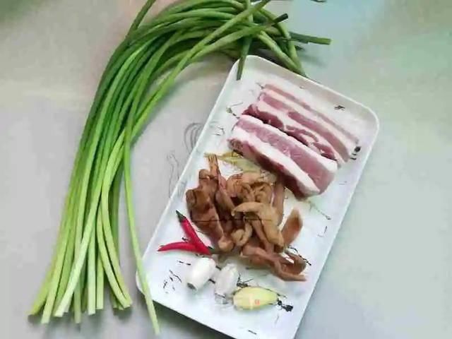 咸香|萝卜干蒜苔炒五花肉:咸香入味,又香又下饭