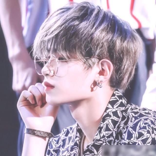  乐华娱乐|黄明昊自呼为王，王一博：你浪费了太多不应该用的力气