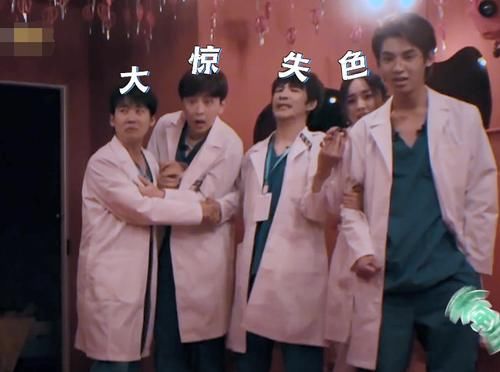  细节|邓伦全程躺床上录节目，仅用这个细节证明为什么没法黑他