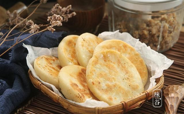  早餐|快立秋了，早餐饼这样做营养更足，皮薄馅多又美味，家人喜欢吃