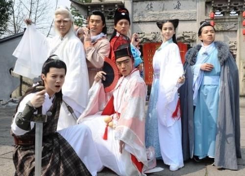  蔡徐坤|《奔跑吧》100期，郑恺发长文忆往事，郭麒麟动态幽默，蔡徐坤无反应