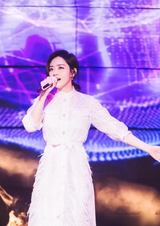 导师|张靓颖当说唱导师,受到粉丝质疑,即将与李宇春竞争