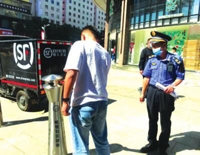 文明|城关区环卫局开出今年首张“乱扔烟头”不文明行为罚单