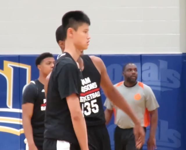 曾凡博|22届全美第33名！命中率67%，2米07中国小将，真能冲击NBA！