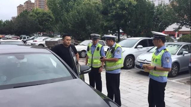 违停|诸城这些违停车辆被交警曝光