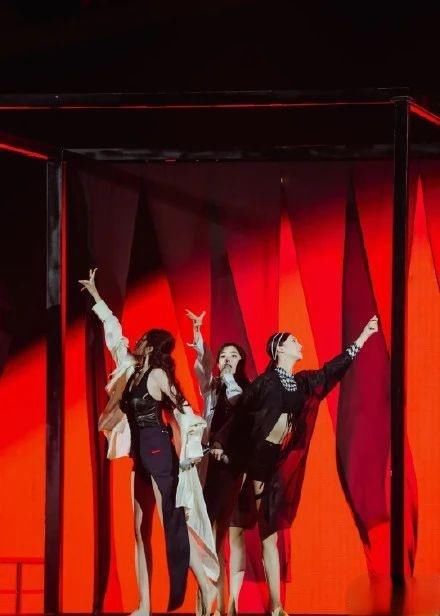 女人真|张雨绮再次第一，美丽笨女人真就这么吃香？