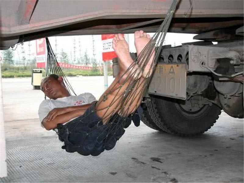  不起|货车司机疲劳驾驶不断，不是不想睡，而是不敢睡，更是睡不起！