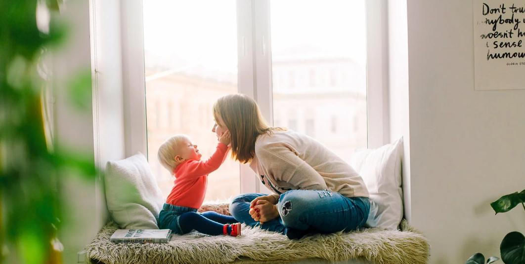 亲如手足|“这是我的，不给弟弟玩”二胎家庭这样引导孩子爱分享，亲如手足