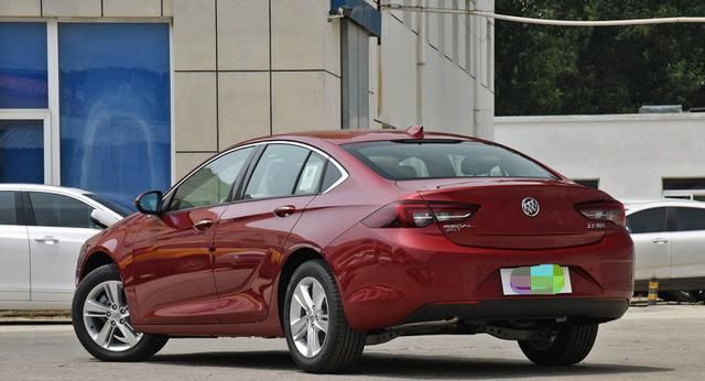 中级|最良心中级轿跑!7.2S破百,比奥迪A4更运动,12个月卖出11万台