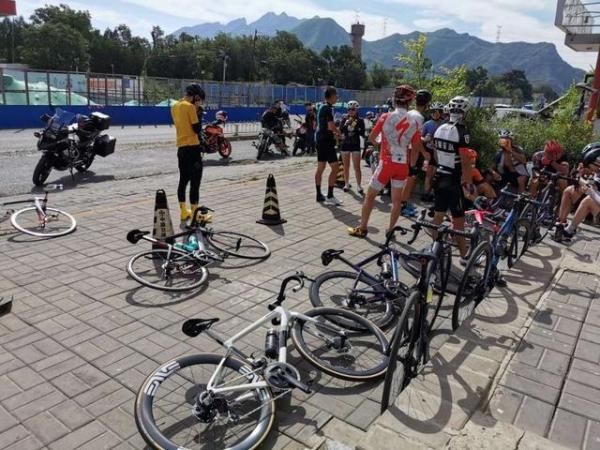 潭柘寺|非法竞速、违规超车、轰鸣扰民 潭王路摩托车跑山太疯狂