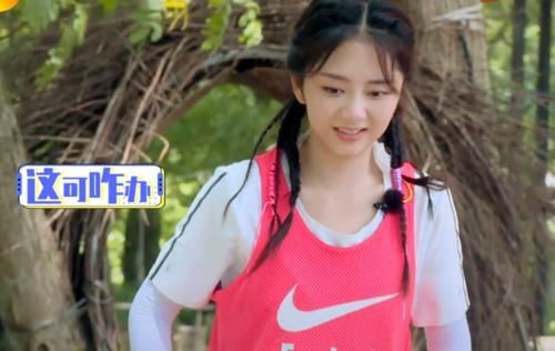  程度|张新成烤串手被火燎起泡了，谭松韵的做法，暴露两人亲密程度！