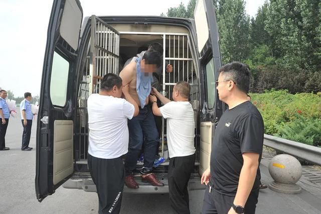  民警|21年追凶路，他在睡梦中被民警抓获