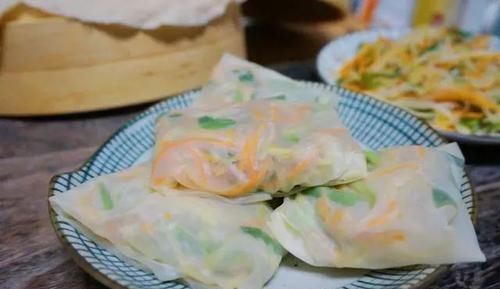 木耳|薄饼卷菜，番茄炒牛肉，香菇木耳鸡汤，凉拌粉丝的做法