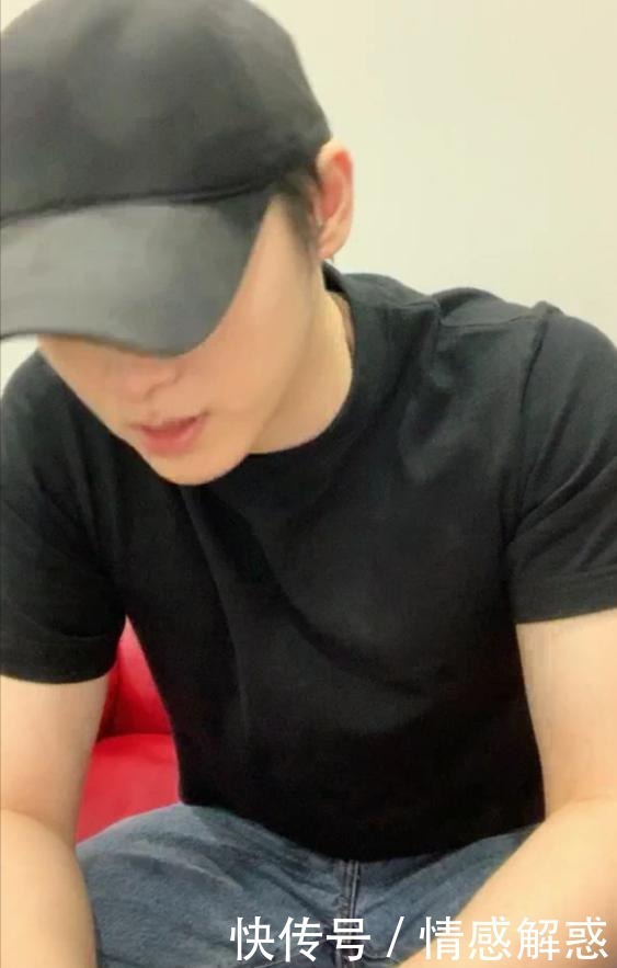  半条命|《好声音》梁博开直播，全程尴尬结束后瘫沙发上！感叹失去半条命