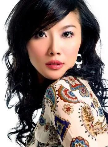  把子|江苏卫视“扛把子”陈怡，30岁隐退留学深造，她如今过得怎么样？