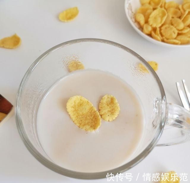 顺滑|花生银耳羹，味道香浓，顺滑可口