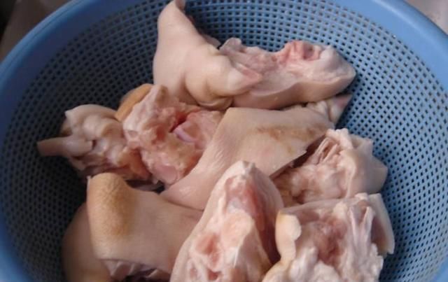 红烧|酱香浓郁酥软脱骨 满满胶原蛋白入口即化 美容菜红烧猪蹄别错过