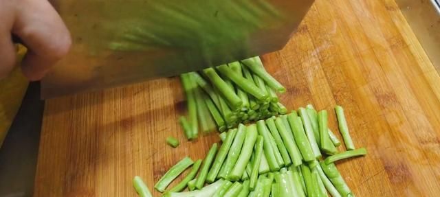  油腻|豇豆换个新吃法蒸豇豆，这样做不油腻还营养健康，太好吃了