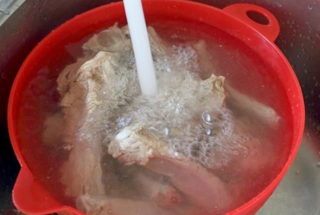  排骨汤|排骨汤怎么做才好喝？学会以下3点，轻松熬出神仙汤