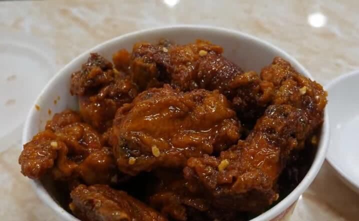 老板|炸鸡店生意冷清,老板换个烹饪方式,立马成为食客喜欢的网红美食