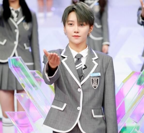 刘雨|C位内定?总决赛还没结束,某品牌官博就祝贺刘雨欣得了第一名!