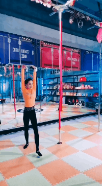 狗熊|搞笑GIF：打赢了是英雄，打败了是狗熊！