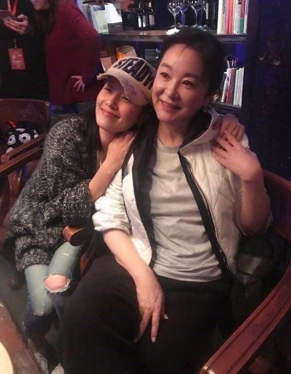  同龄人|林青霞素颜一点不显老，没修图也没扮嫩，跟马伊琍看着像同龄人！