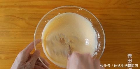 简单|超简单的巴斯克芝士蛋糕,芝士香味浓郁,口感非常细腻